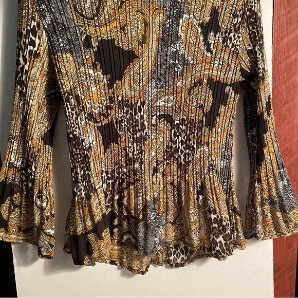 Petite Sunny Leigh ladies top PM with Bell shaped sleeves. Elegant, Romantic - Picture 5 of 7